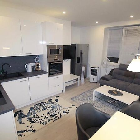 Theresa Tiana Apartment Wina Bagian luar foto