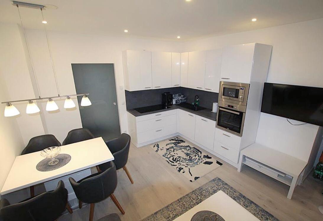 Theresa Tiana Apartment Wina Bagian luar foto