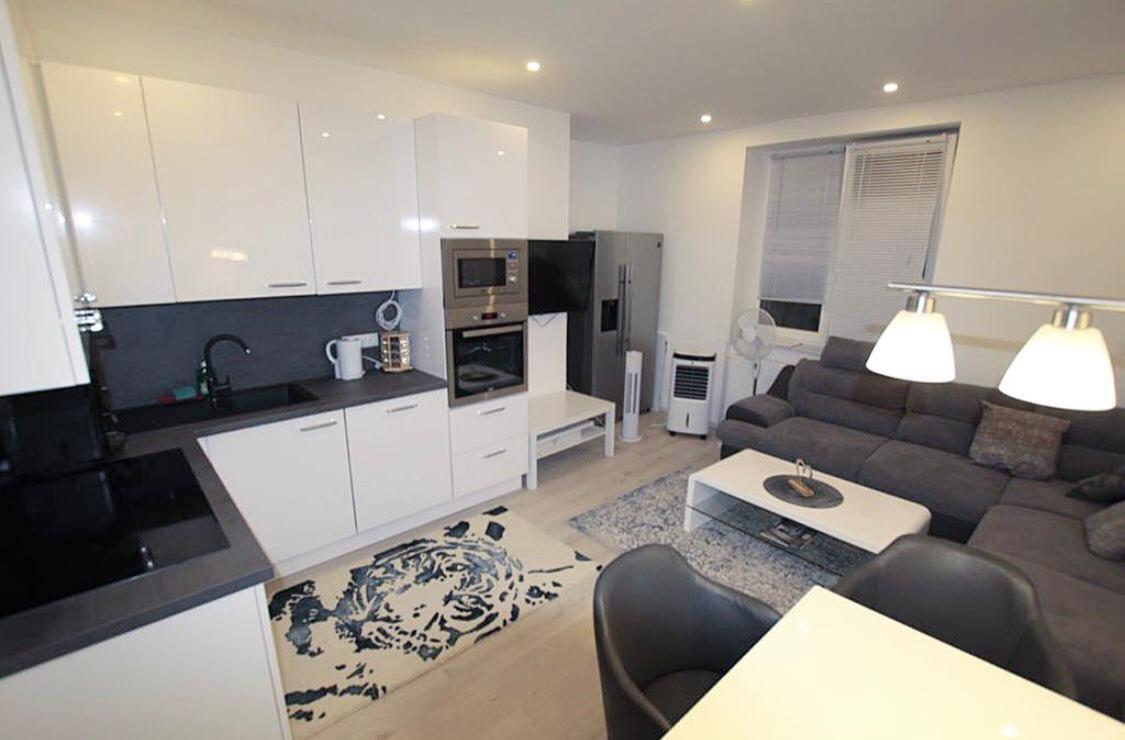Theresa Tiana Apartment Wina Bagian luar foto