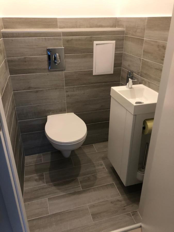 Theresa Tiana Apartment Wina Bagian luar foto