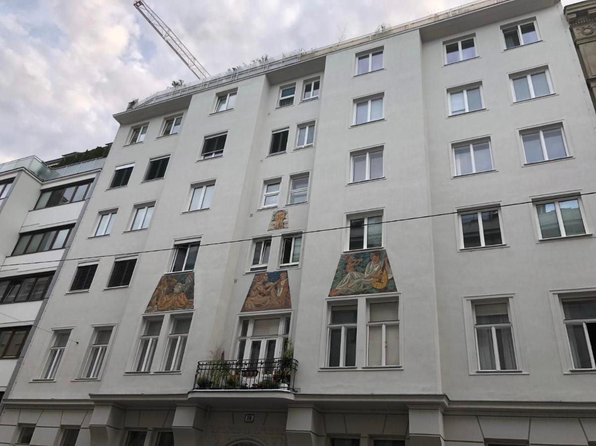 Theresa Tiana Apartment Wina Bagian luar foto